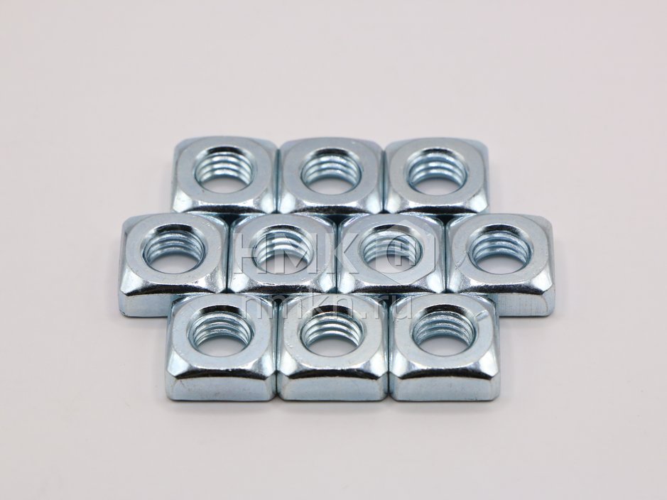 Гайка 251106 М8 квадратная цинк